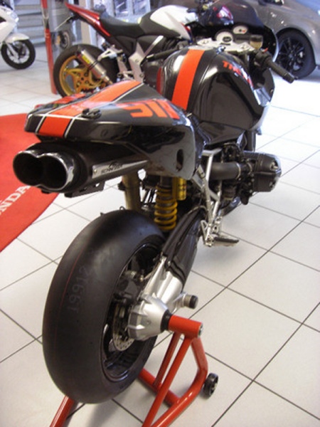 Tom 1200