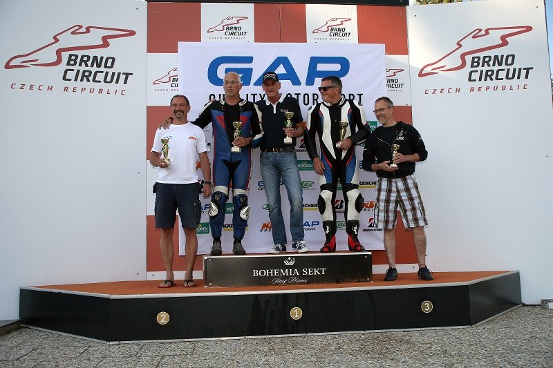 16-TNT-PODIUM-03.JPG