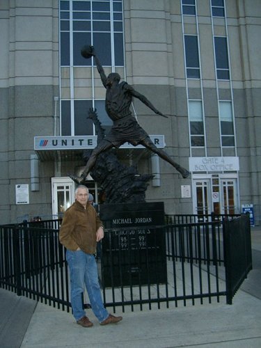Air_Jordan_Statue.jpg